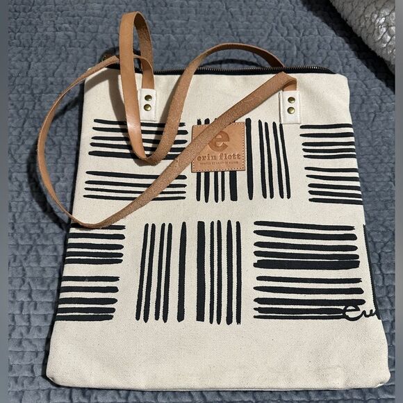 Erin Flett Worn Black Brush Mod Tote – Handcrafted Artistry - Picture 11 of 17